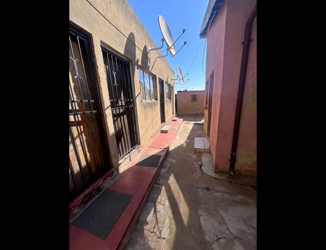3 BEDROOM HOUSE FOR SALE IN DIEPKLOOF